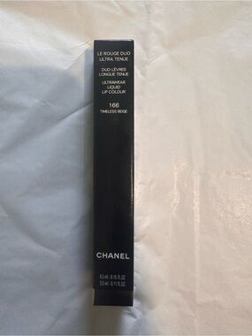CHANEL Le Rouge Duo Ultra Tenue 166 Timeless Beige - Black